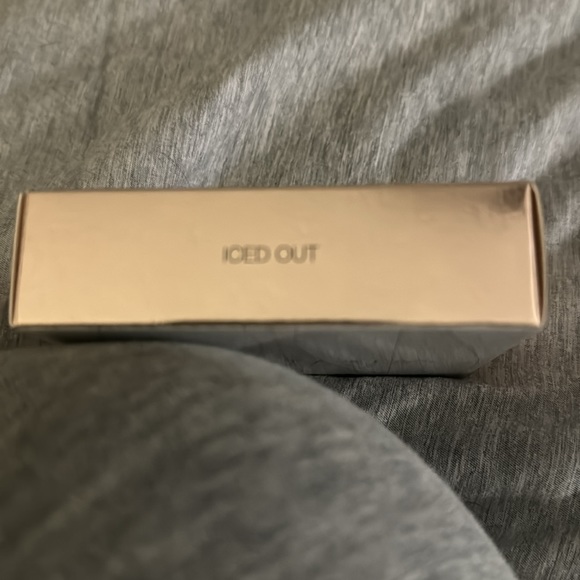 Brand New in Box ANASTASIA BEVERLY HILLS highlighter in the gorgeous “ICED OUT” - Picture 3 of 6